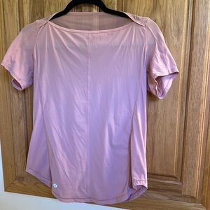 Lululemon size 6 women’s workout shirt. Great condition.
